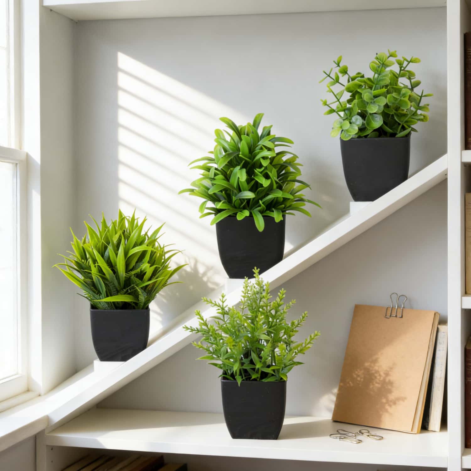 1個のリアルなミニユーカリ鉢植え、黒い鉢付き、人工観葉植物、 - Home Office Layout のレビューと価格